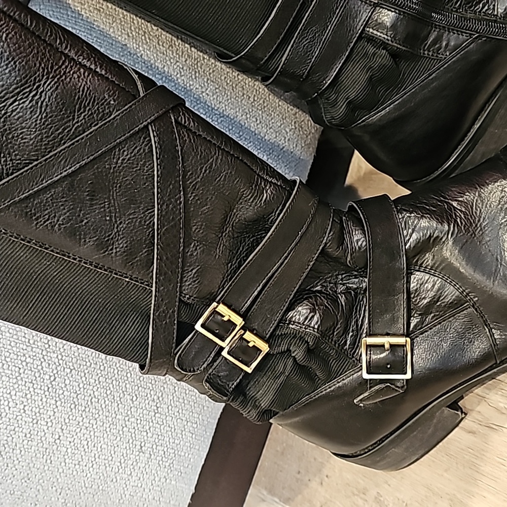 Boot - Picture 2 of 6